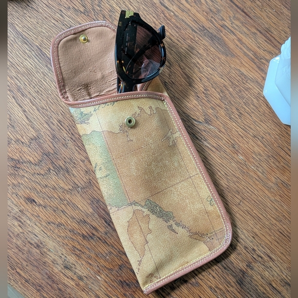 Alviero Martini 1A Classe Geo Eyeglass Case - Picture 4 of 8